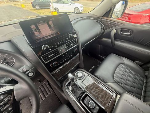 Used 2024 Nissan Armada Platinum image 15