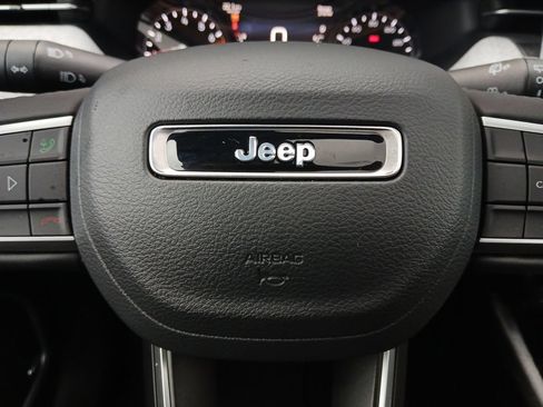 Used 2024 Jeep Compass Latitude w/ Sun and Sound Group AWD/4WD image 5
