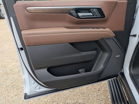 New 2026 Chevrolet Suburban High Country AWD/4WD image 8