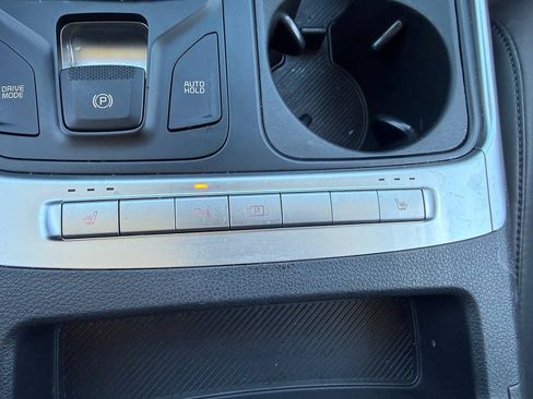 Used 2025 Kia Carnival FWD image 36