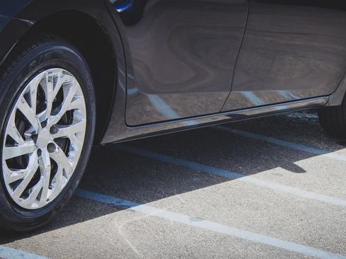 Used 2019 Toyota Corolla LE FWD image 11