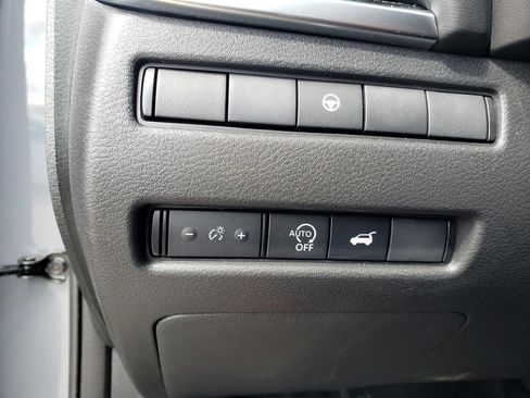 Certified 2025 Nissan Rogue SV AWD/4WD image 32