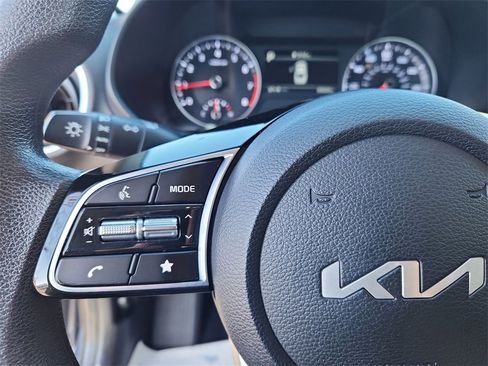 Used 2023 Kia Forte LXS image 19