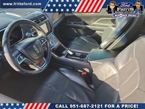 Used 2017 Lincoln Continental Select image 4