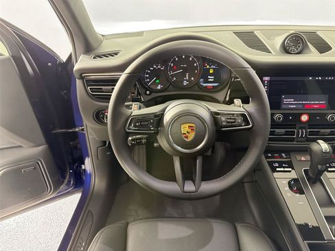 Certified 2026 Porsche Macan AWD/4WD image 18