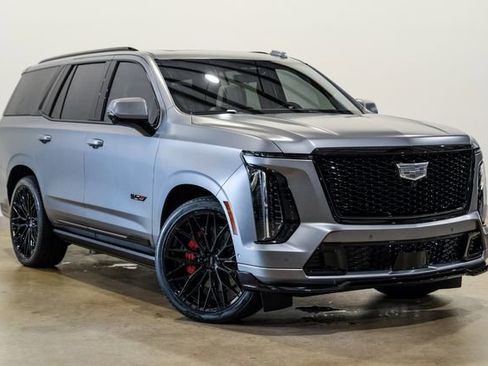 Used 2026 Cadillac Escalade V w/ LPO, Onyx Lite Package AWD/4WD image 4