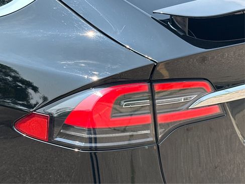 Used 2020 Tesla Model X Long Range image 32