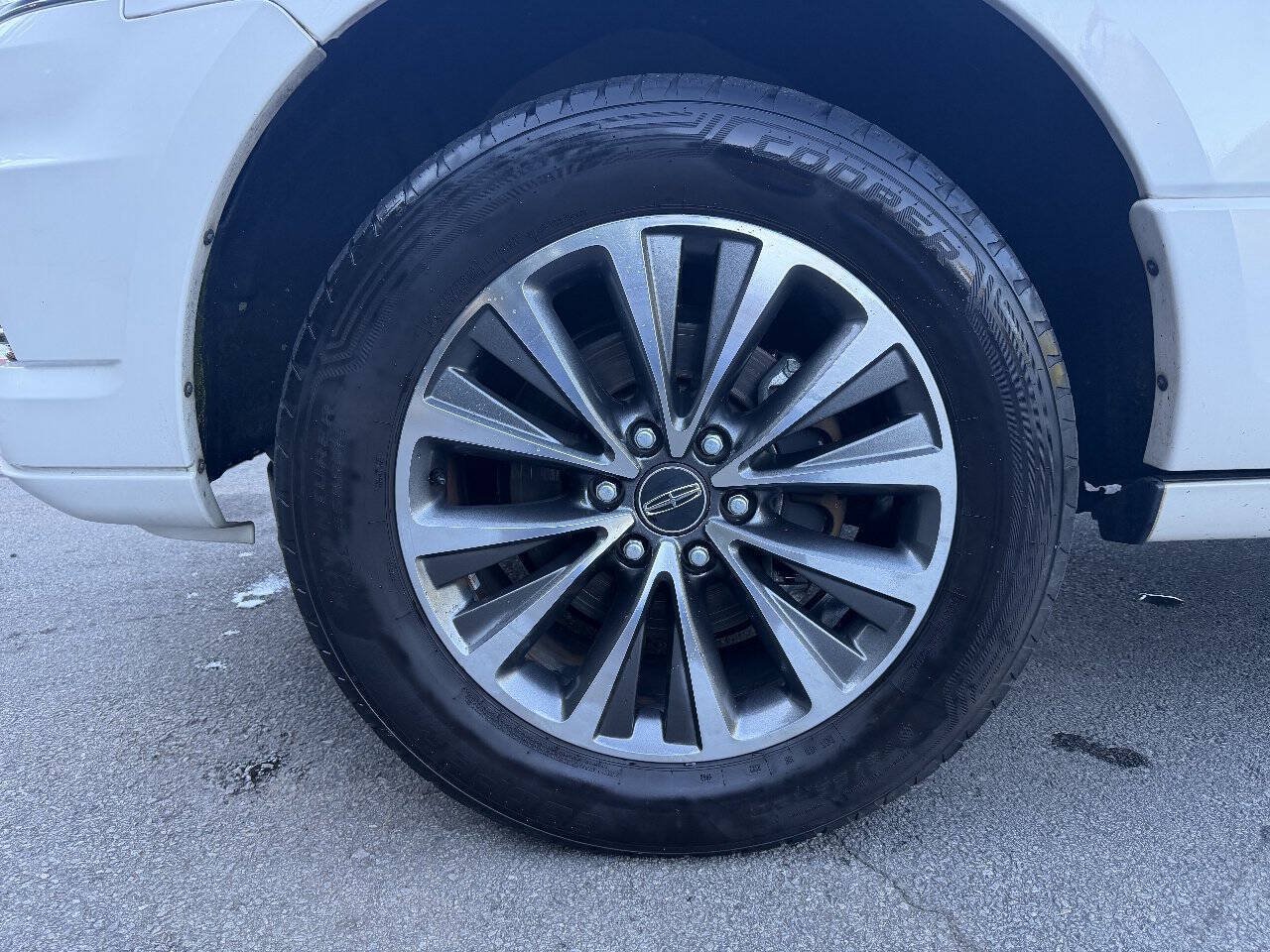 Used 2015 Lincoln Navigator 2WD image 9