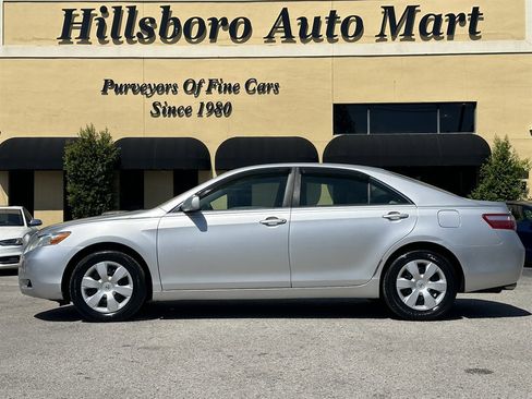 Used 2008 Toyota Camry LE FWD image 3
