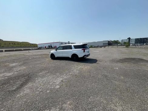 Used 2026 Kia Carnival FWD image 15