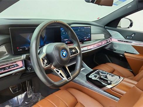 Used 2023 BMW i7 xDrive60 image 19