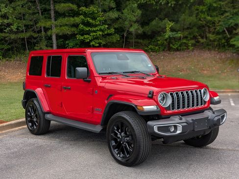 Used 2025 Jeep Wrangler Unlimited Sahara AWD/4WD image 11