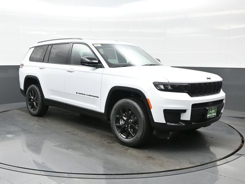 New 2025 Jeep Grand Cherokee L Altitude image 8