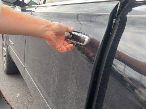 Used 2015 Chevrolet Suburban LTZ image 31