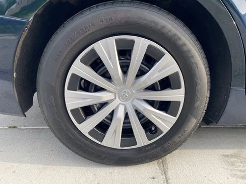 Used 2021 Toyota Camry LE image 7