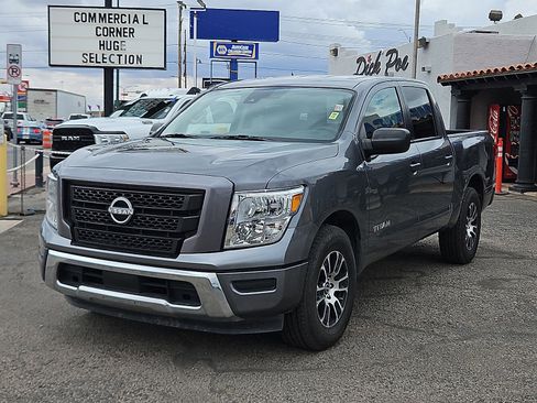 Used 2023 Nissan Titan SV image 2
