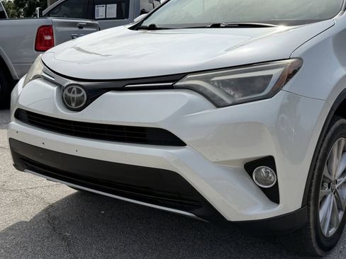 Used 2018 Toyota RAV4 Limited FWD image 10