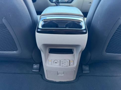 Used 2016 Kia Sedona SX FWD image 40