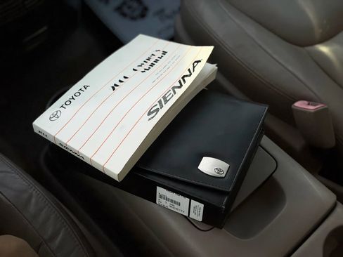 Used 2006 Toyota Sienna XLE image 34