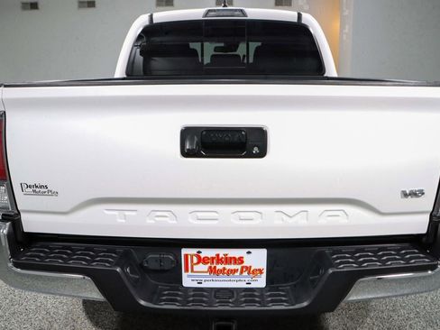 Used 2023 Toyota Tacoma TRD Off-Road image 8