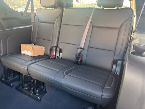 Used 2024 GMC Yukon XL Denali RWD image 25