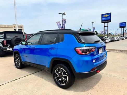 Used 2025 Jeep Compass Trailhawk AWD/4WD image 9