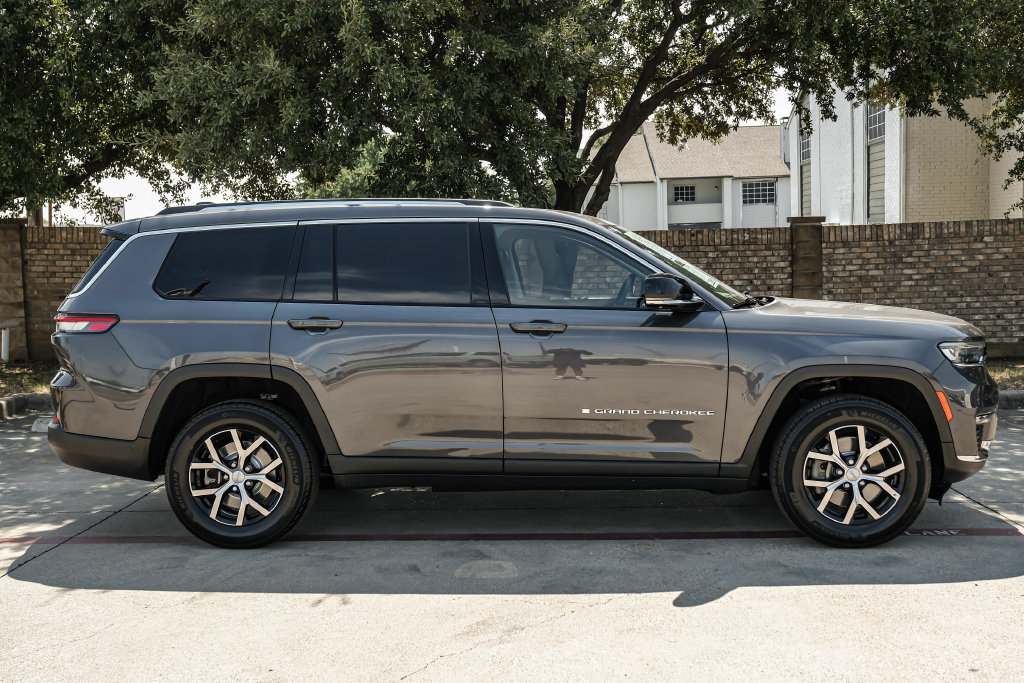 Used 2023 Jeep Grand Cherokee L Limited w/ Luxury Tech Group II AWD/4WD image 14
