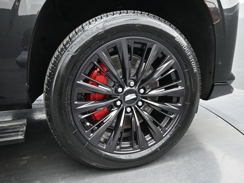 Certified 2024 Cadillac Escalade ESV V w/ LPO, ONYX Package AWD/4WD image 18