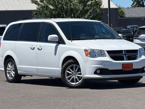Used 2019 Dodge Grand Caravan SXT FWD image 2
