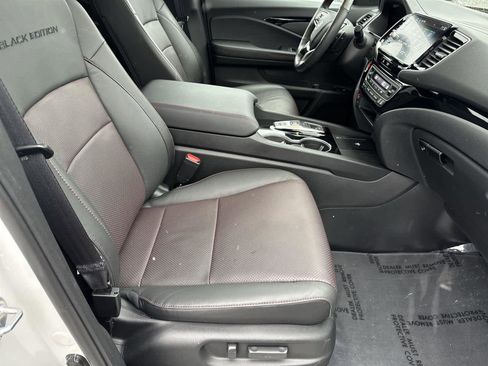 Used 2025 Honda Ridgeline Black Edition image 17