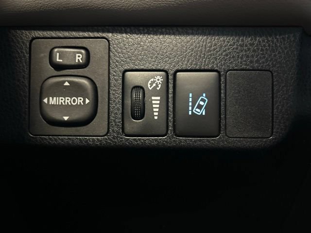 Used 2016 Toyota RAV4 Limited AWD/4WD image 17