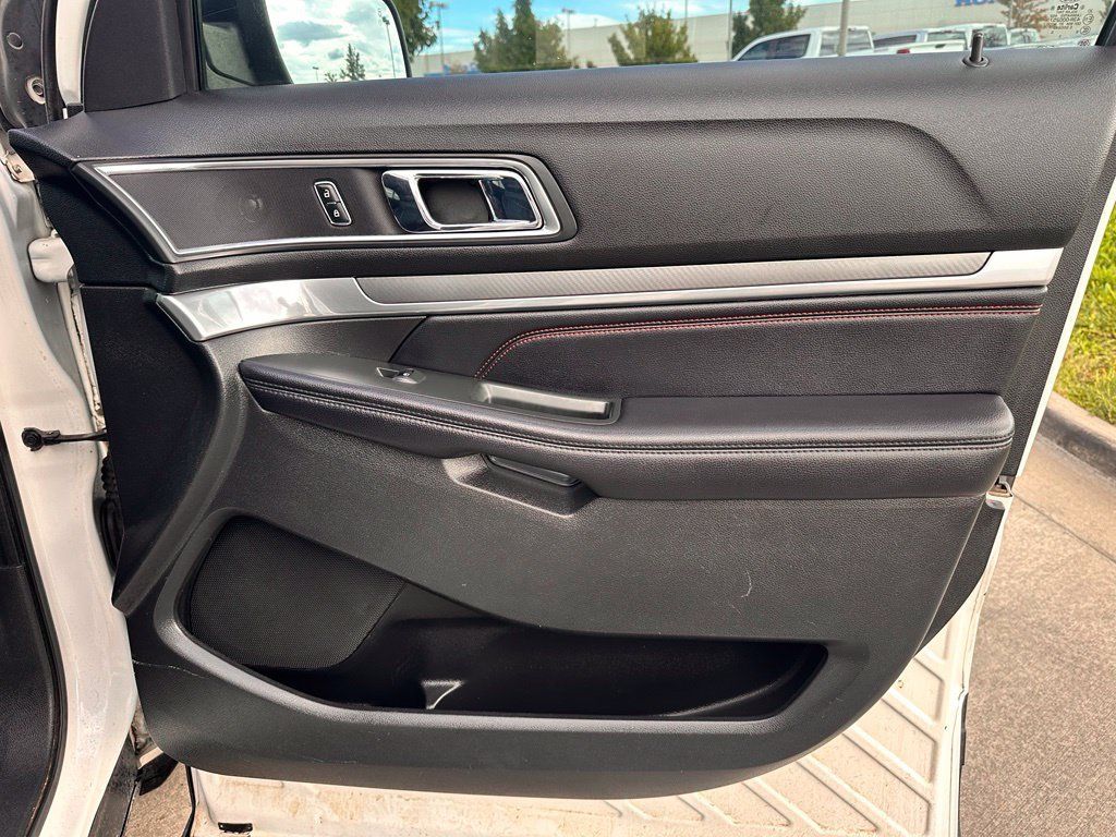 Used 2016 Ford Explorer Sport w/ Equipment Group 401A AWD/4WD image 31