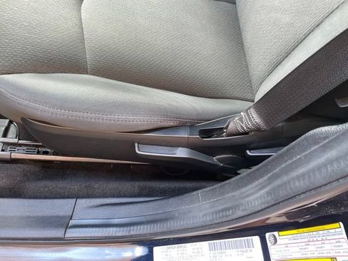 Used 2011 Chrysler 200 Touring FWD image 20