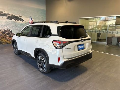 Used 2025 Subaru Forester Premium image 30