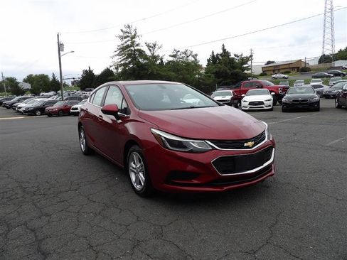 Used 2018 Chevrolet Cruze LT w/ Convenience Package image 2