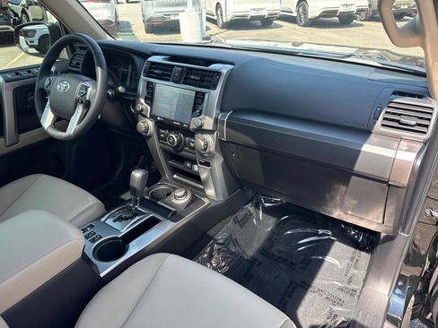 Used 2022 Toyota 4Runner SR5 Premium w/ Moonroof Package AWD/4WD image 28