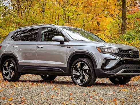 Used 2024 Volkswagen Taos SE image 19