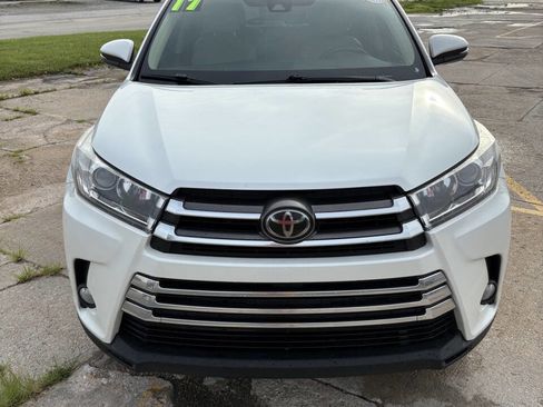 Used 2017 Toyota Highlander AWD V6 image 3
