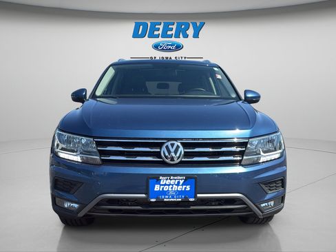 Used 2018 Volkswagen Tiguan SEL AWD/4WD image 9