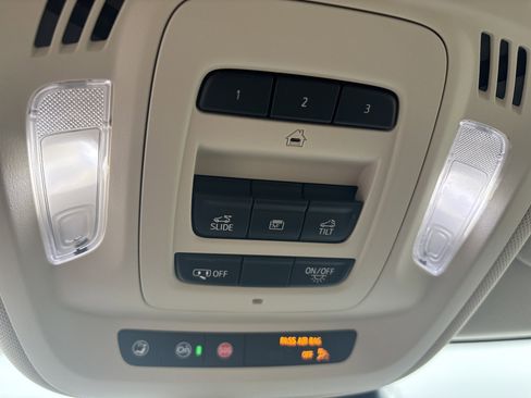 Used 2023 Buick Envision Avenir image 25