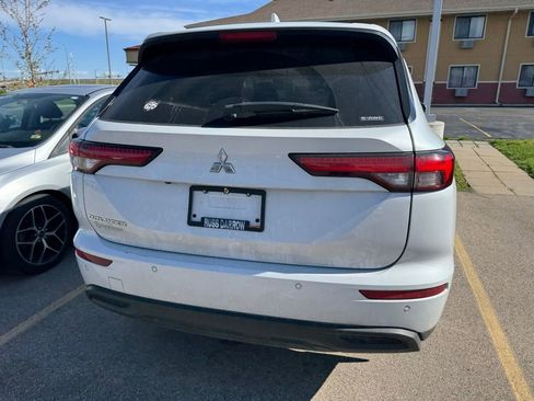 Used 2022 Mitsubishi Outlander ES AWD/4WD image 5