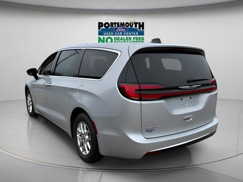Used 2024 Chrysler Pacifica Touring-L FWD image 24