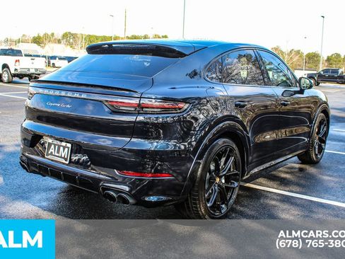 Used 2023 Porsche Cayenne Turbo image 5