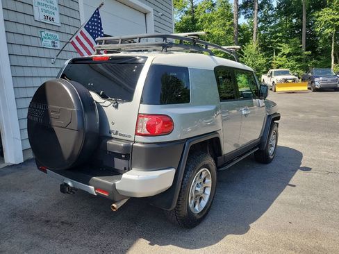 Used 2011 Toyota FJ Cruiser 4WD w/ Convenience Pkg image 7