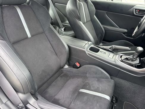 Used 2025 Toyota GR86 Premium RWD image 11