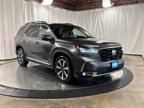 Used 2025 Honda Pilot Touring image 10