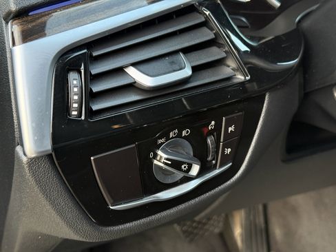 Used 2019 BMW 530e w/ Convenience Package image 30