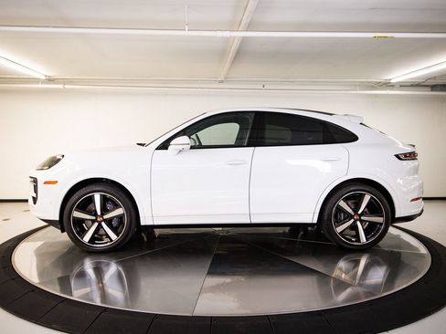Certified 2026 Porsche Cayenne Coupe AWD/4WD image 2