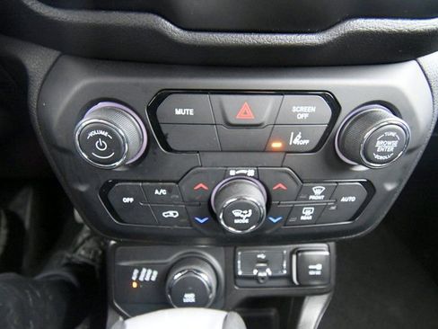 Used 2023 Jeep Renegade Latitude image 51