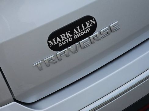 Used 2018 Chevrolet Traverse Premier w/ Driver Confidence II Package FWD image 11